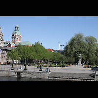 Stockholm, S:t Jakobs kyrka, Blick von der Strmbron-Brcke auf die Kirche und den Kungstrdgrden-Park