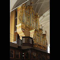 Stockholm, Deutsche St. Gertruds-Kirche, Dben-orgel seitlich mit dahinterliegendem Pedalwerk