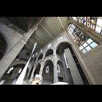 Kln (Cologne), Jesuitenkirche / Kunst-Station St. Peter, Seitlicher Blick auf Spieltisch in die Kirche