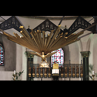 Kln (Cologne), Basilika St. Aposteln, Altar und Baldachin mit Tabernakel, gehalten von einer Taube (Sepp Hrten 1975)