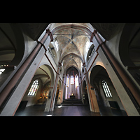 Kln (Cologne), St. Maria in Lyskirchen, Innenraum in Richtung Chor mit Blick ins Gewlbe und die Fresken