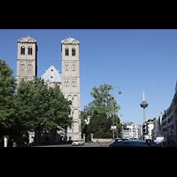 Kln (Cologne), Basilika St. Gereon, Ostseite der Basilika und Fernsehturm im Hintergrund