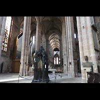 Nrnberg (Nuremberg), St. Sebald, Blick vom Chorraum ins Langhaus mit Westchor, auf das Sebaldusgrab und zur Orgel