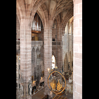 Nrnberg (Nuremberg), St. Lorenz, Blick vom Chorumgang zur Stephanusorgel und in den Chorraum mit Engelsgru