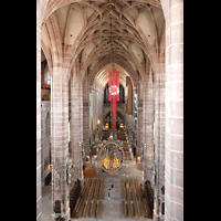 Nrnberg (Nuremberg), St. Lorenz, Blick vom Chorumgang durch das gesamte Hauptschiff und auf alle drei Orgeln