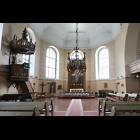 Prnu, Elisabeti kirik, Chorraum mit Altar und Kanzel