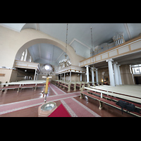 Prnu, Elisabeti kirik, Blick von der Vierung nach Sdwesten auf beide Orgeln