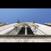 Mnchen (Munich), St. Paul, Blick nach oben aufs Ziffernblatt der Vierungsturmuhr