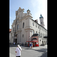 Mnchen (Munich), Heilig-Geist-Kirche, Fassade, Ansicht vom Viktualienmarkt