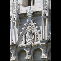 Pisa, Duomo di Santa Maria Assunta, Figur ber dem Sulengang am Baptisterium