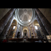 Modena, Chiesa di San Domenico, Innenraum mit Kuppel in Richtung Chor