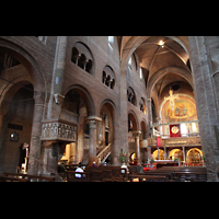Modena, Duomo San Geminiano, Bgen im Hauptschiff und Blick zum Chor