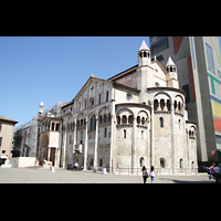 Modena, Duomo San Geminiano, Auenansicht auf Chor und Seitenschiff