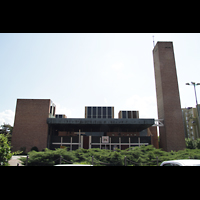 Bologna, San Giovanni Bosco, Fassade