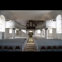 Vlklingen, Hugenottenkirche, Innenraum in Richtung Orgel