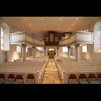 Vlklingen, Hugenottenkirche, Innenraum in Richtung Orgel mit Beleuchtung