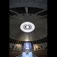 Augsburg, St. Don Bosco, Innenraum in Richtung Chor