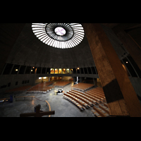 Augsburg, St. Don Bosco, Innenraum in Richtung Orgel