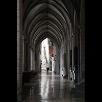 Augsburg, Dom St. Maria, Nrdliches Seitenschiff in Richtung Ostchor