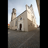 Weilheim i.OB., Stadtpfarrkirche Mari Himmelfahrt, Auenansicht vom Marienplatz aus