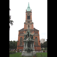 Dsseldorf, Johanneskirche, Turm, Fassade und Brunnen