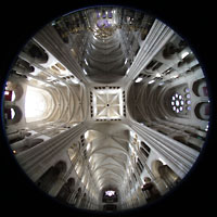 Laon, Cathdrale, Blick von unten in die Vierung und die gesamte Kathedrale