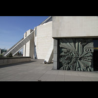 Liverpool, Metropolitan Cathedral of Christ the King, Portal und Auenumgang