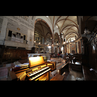 Verona, Cattedrale S. Maria Assunta, Blick vom Spieltisch der Chororgel in die Kirche