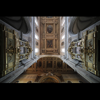 Napoli (Neapel), Cattedrale di S. Maria Assunta, Blick zur Decke des Hauptschiffs mit Hauptorgel