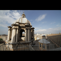 Roma (Rom), Basilica S. Pietro (Petersdom), Kleinere Kuppeln auf dem Basilikadach