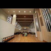 Luzern, Lukaskirche, Blick vom Chorraum zur Kirchenrckwand