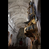 Santany (Mallorca), Sant Andreu, Seitenansicht der Orgel mit Blick zum Chorraum