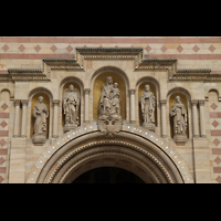 Speyer, Kaiser- und Mariendom, Figurenschmuck ber dem Hauptportal