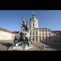 Berlin, Schloss Charlottenburg, Eosander-Kapelle, Reiterstandbild des Groen Kurfrsten auf dem Innenhof