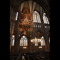 Strasbourg (Straburg), Cathdrale Notre-Dame, Silbermann-Orgel mit bunten Glasfenstern an der nrdlichen Hauptschiffwand