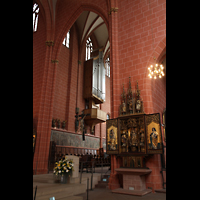 Frankfurt am Main, Kaiserdom St. Bartholomus, Chororgel mit Liebfrauenaltar (rechts)