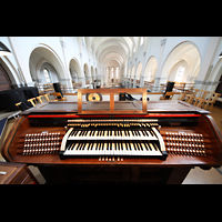 Schramberg (Schwarzwald), Heilig-Geist-Kirche, Blick vom Spieltisch in die Kirche