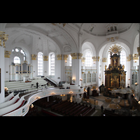 Hamburg, St. Michaelis ('Michel'), Konzertorgel und Chorraum - in der Mitte der Zentralspieltisch