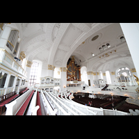 Hamburg, Hauptkirche St. Michaelis ('Michel'), Blick von der Carl-Philipp-Emanual-Orgel auf der Sdempore zur Hauptorgel