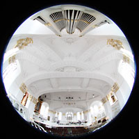Hamburg, Hauptkirche St. Michaelis ('Michel'), Carl-Philipp-Emanual-Orgel mit Blick zur Decke und Konzertorgel