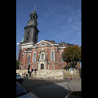 Hamburg, Hauptkirche St. Michaelis ('Michel'), Auenansicht mit dem 132 m hohen Turm vom Krayenkamp in Richtung Nordwesten