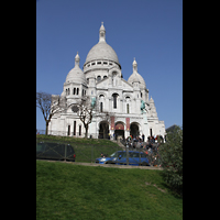 Paris, Basilique du Sacr-Coeur de Montmartre, Auenansicht und Fassade von schrg unten