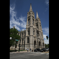 Denver, Cathedral Basilica of the Immaculate Conception, Auenansicht mit Doppeltrmen