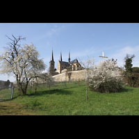 Bamberg, St. Michael, Blick vom Michaelsberg zur Kirche