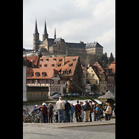 Bamberg, St. Michael, Blick vom linken Regnitzarm (Am Kranen) zum Michaelsberg