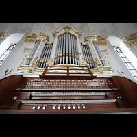 Hamburg, Hauptkirche St. Michaelis ('Michel'), Spieltisch und Konzertorgel perspektivisch