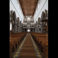 Kaufbeuren, Stadtpfarrkirche St. Martin, Innenraum in Richtung Orgel