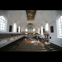 Kaufbeuren, Dreifaltigkeitskirche, Blick von der hinteren Empore zur Orgel und zum Altar