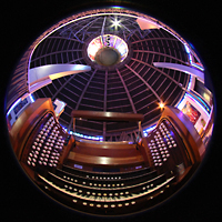 Liverpool, Metropolitan Cathedral of Christ the King, Gesamtansicht mit Spieltisch