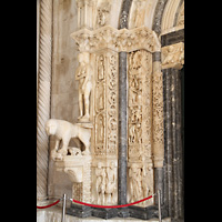 Trogir, Katedrala sv. Lovre (St. Laurentius), Radovans Portal (Hauptportal) von 1240, linke Seite